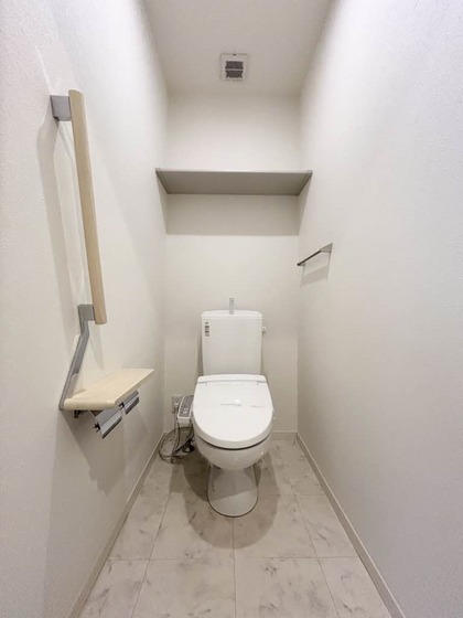 トイレ　※他号室の写真です