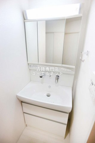 洗面設備　清潔感ある独立洗面台で毎日気持ちよく♪