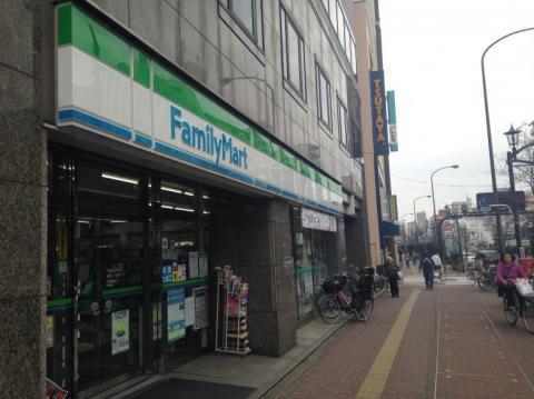 コンビニ　ファミリーマート 巣鴨三丁目店（コンビニ）まで300m