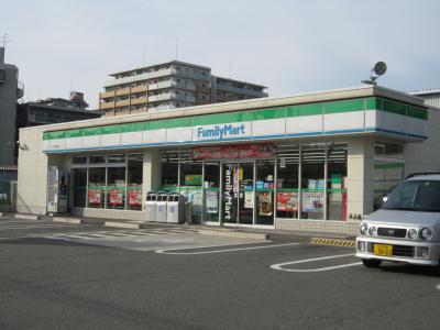 コンビニ　ファミリーマート 東粉浜三丁目店（コンビニ）まで256m