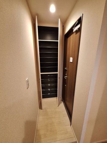 玄関　★※別号室の写真です　シューズＢＯＸ★