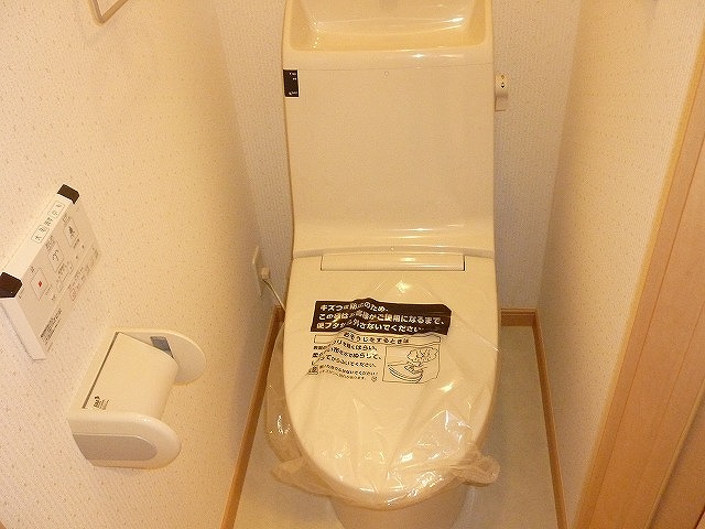 東急田園都市線 駒沢大学駅 徒歩7分 2階建 築62年のトイレ写真