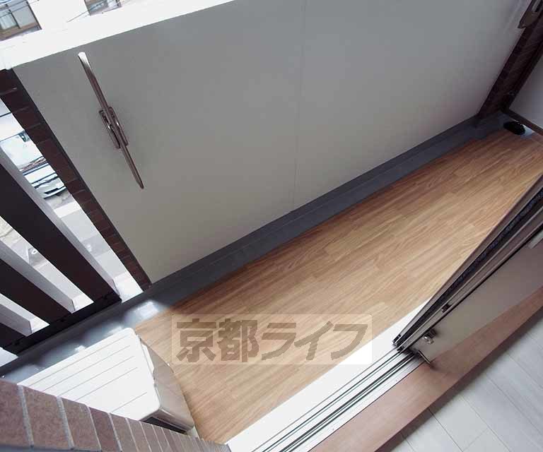 バルコニー　風通しの良さそうなバルコニー
