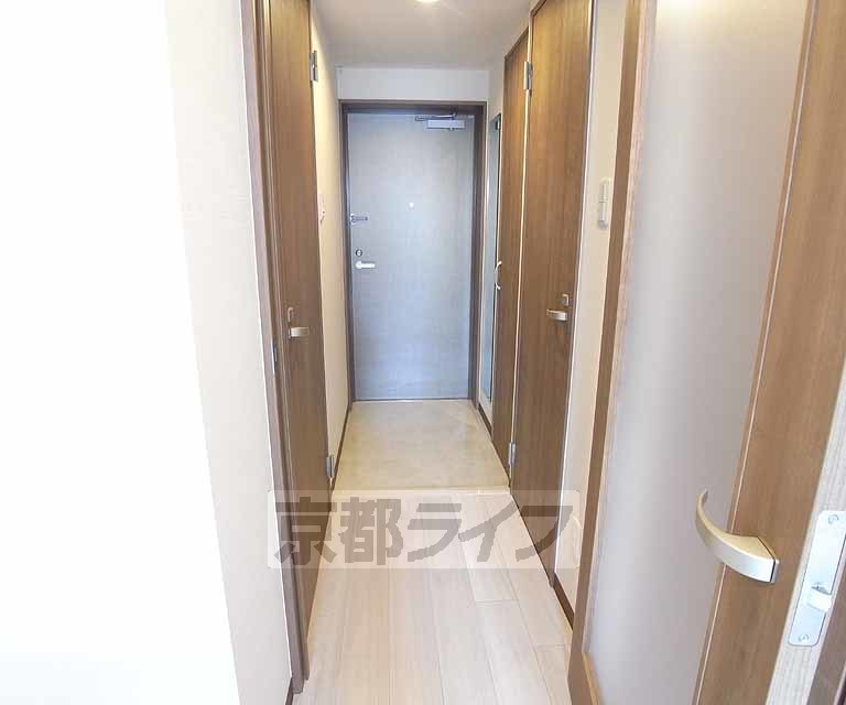 その他部屋・スペース　明るく長い廊下