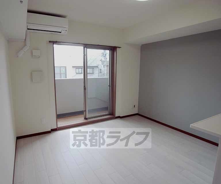 居室・リビング　アクセントクロスがカッコイイお部屋