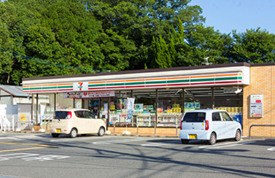 コンビニ　セブンイレブン 堺楢葉店（コンビニ）まで204m