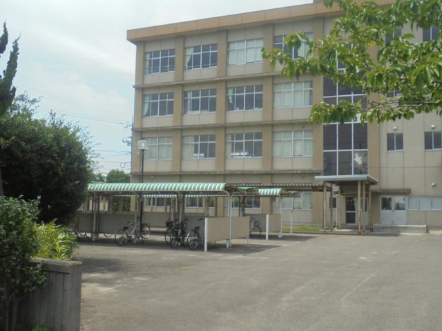 中学校　境港市立第三中学校（中学校）まで764m