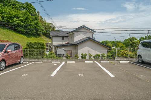 建物外観　駐車場
