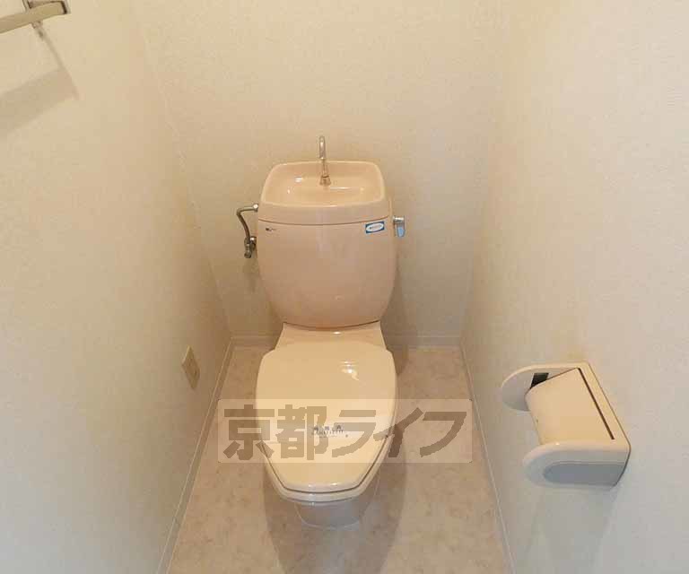 京阪本線 鳥羽街道駅 徒歩3分 3階建 築34年のトイレ写真