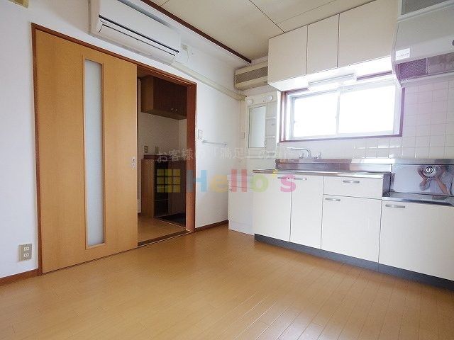 ＪＲ中央線 豊田駅 徒歩14分 2階建 築44年の居間写真