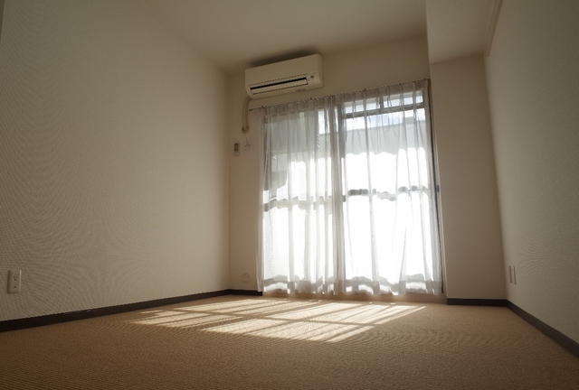 ジョイフル西宮北口1の居間写真