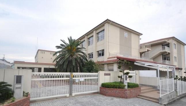 小学校　神戸市立東垂水小学校（小学校）まで822m