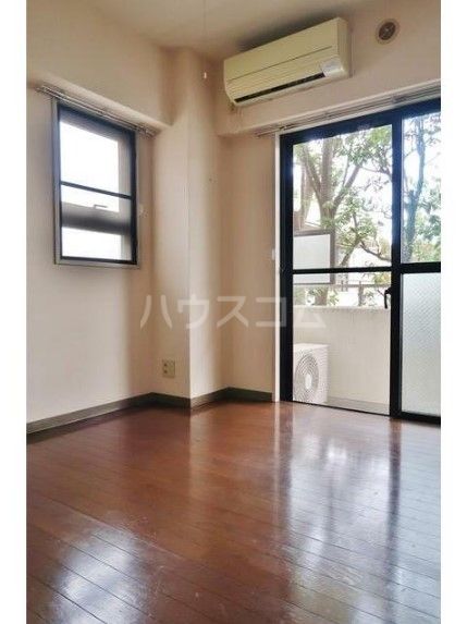 日神パレステージ三鷹の居間写真