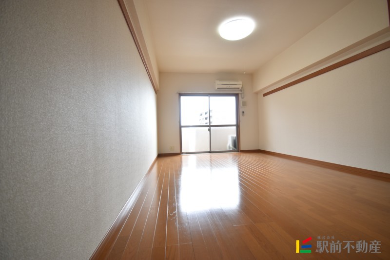 THE RESIDENCE PARK佐賀駅南Iの居間写真