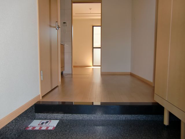 フルールYRIIの玄関写真