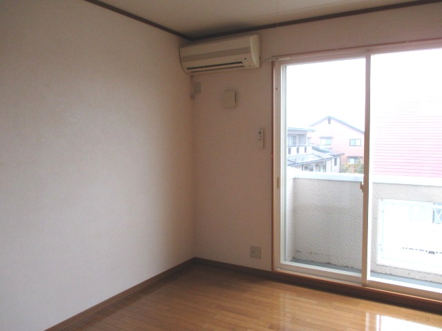 盛岡市 2階建 築23年の居間写真