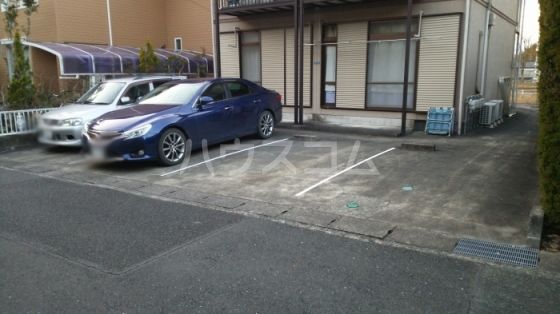 【浜松市中央区古人見町のアパートの駐車場】