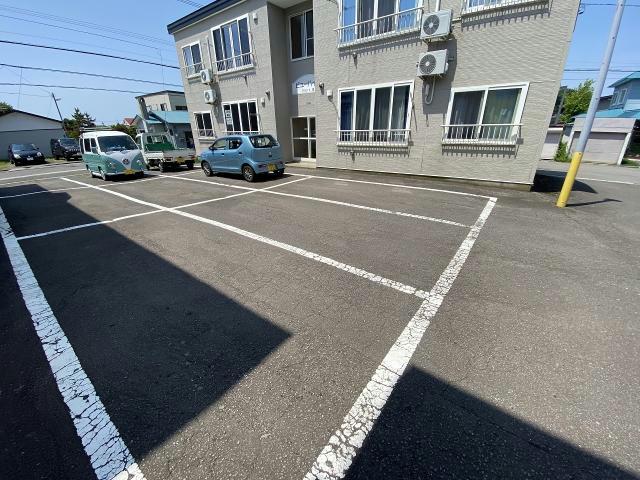 【函館市上野町のアパートの駐車場】