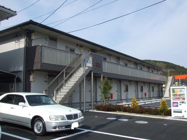 富士市南松野のアパートの建物外観