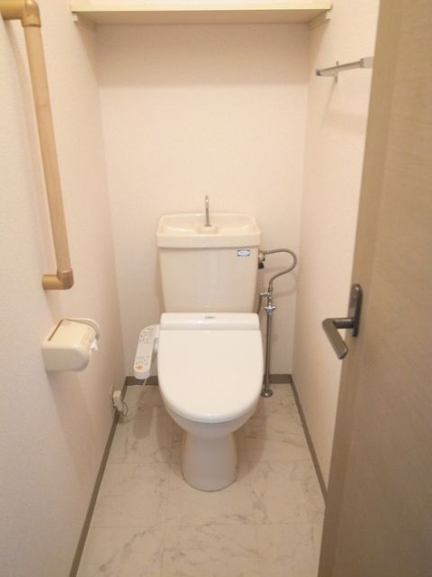 【静岡市清水区渋川のアパートのトイレ】