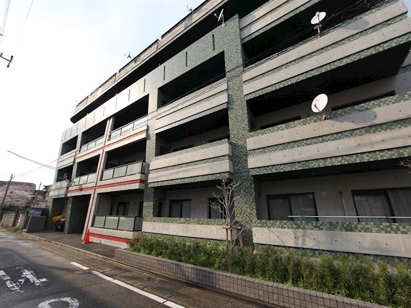 名古屋市中川区前並町のマンションの建物外観