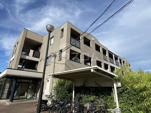 弥富市鯏浦町のマンションの建物外観