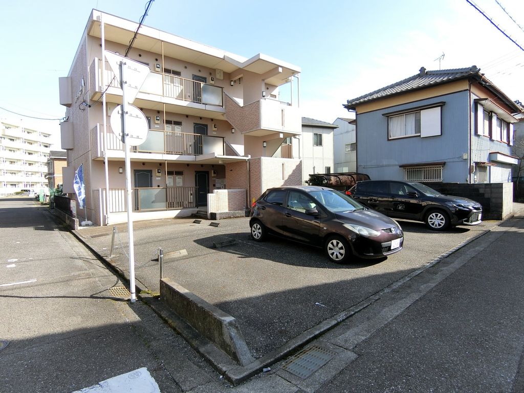 【静岡市葵区上土のマンションの駐車場】