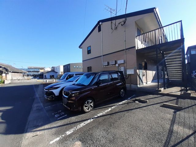 【中間市東中間のアパートの駐車場】