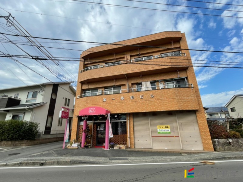 【小郡市大保のマンションの建物外観】