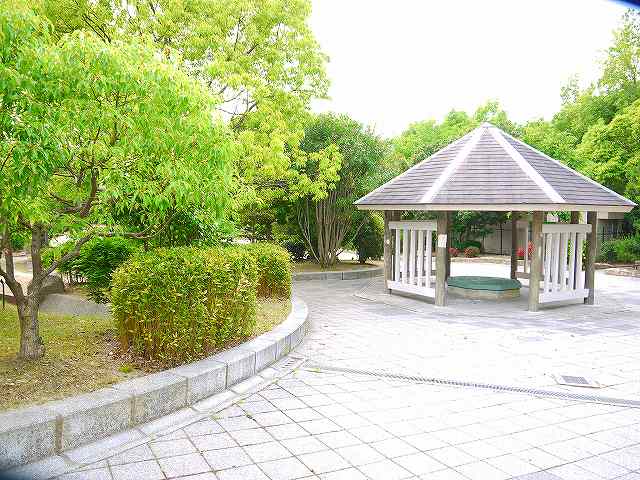 【木津川市相楽のアパートの公園】