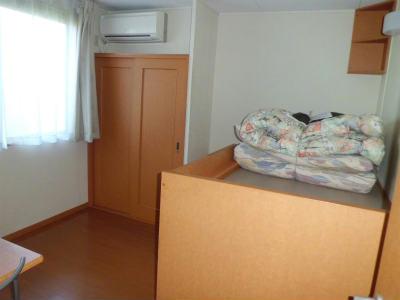 居室・リビング　コンパクトにまとまった居室です。