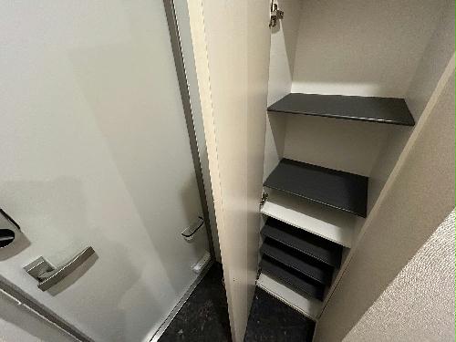 玄関　備品や設備仕様は号室等により異なるため現地をご確認ください。