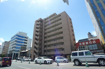 【北九州市八幡西区黒崎のマンションの建物外観】