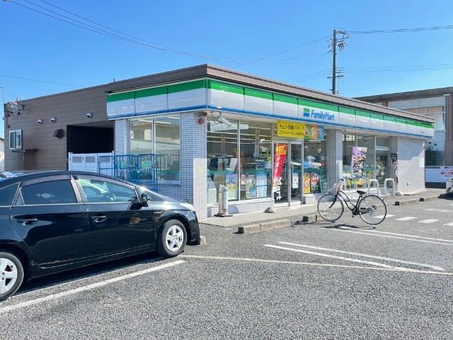 コンビニ　ファミリーマート西春西之保店（コンビニ）まで1060m