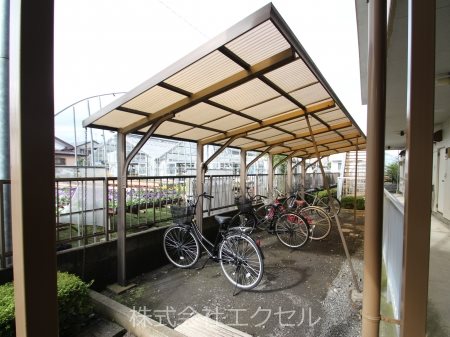 その他共有部分　屋根付きの駐輪場です。