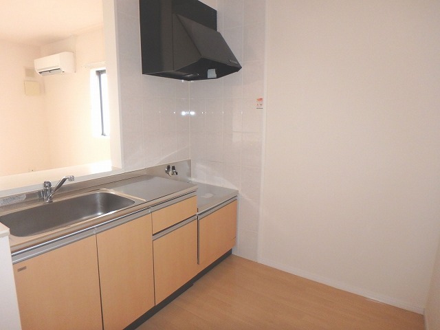 キッチン　人気の対面キッチンでお料理しながらリビングの様子が見れます☆