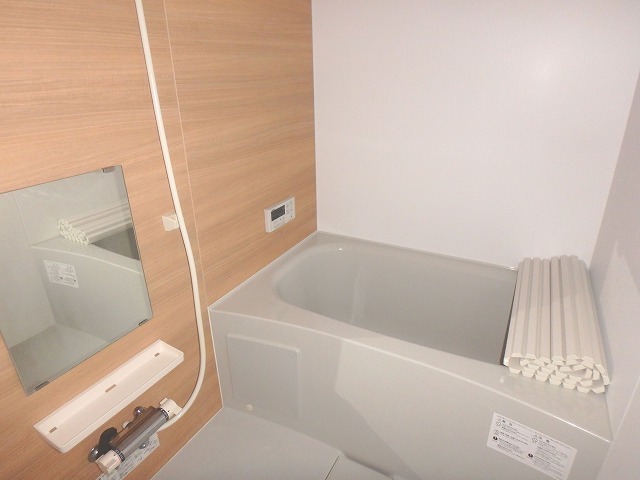 バス・シャワールーム　浴室乾燥付きで雨の日でも洗濯物が干せます☆