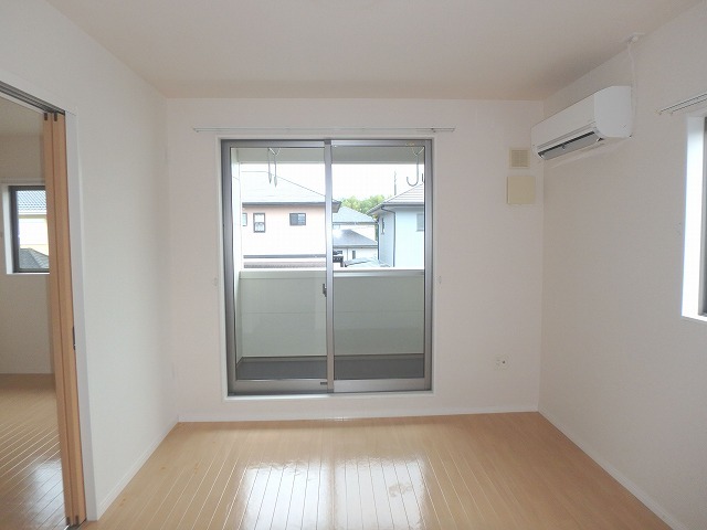 居室・リビング　９．５帖の広々ＤＫ！