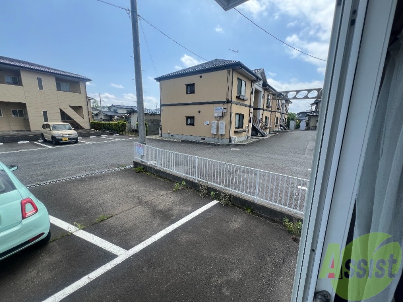 バルコニー　バルコニーが広いと、お洗濯物も干しやすいですね。