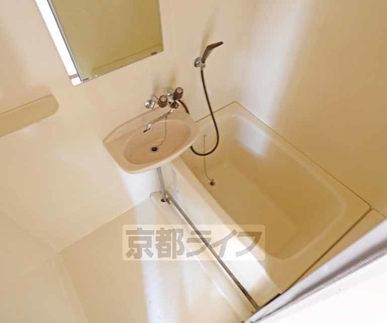 バス・シャワールーム　バスルームです。