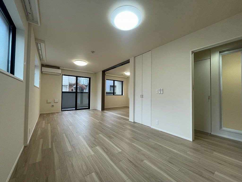 居室・リビング　※写真は同間取り別部屋のものです