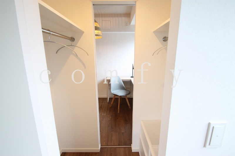 収納　ウォークスルークローゼット