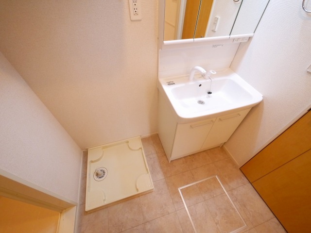 洗面設備　ゆったりとスペースのある洗面所