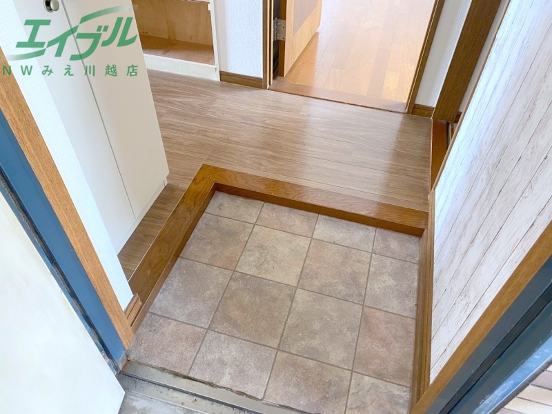 玄関　同型反転参考写真です。