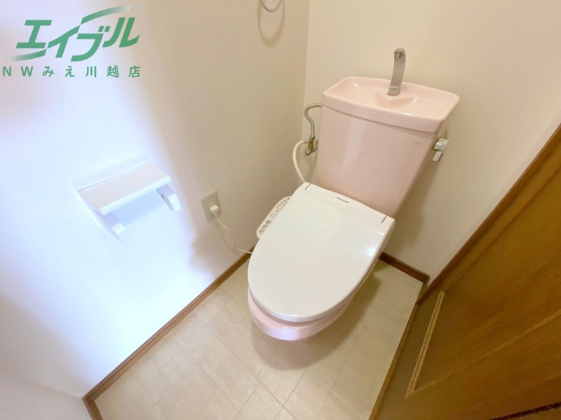 トイレ　同型反転参考写真です。