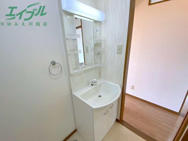 洗面設備　同型反転参考写真です。