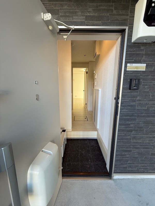 玄関　※別のお部屋参照