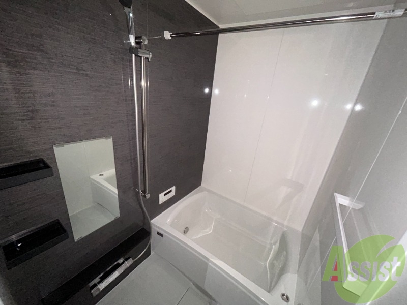 バス・シャワールーム　浴室は狭すぎず、シャワーも浴びやすそうです。