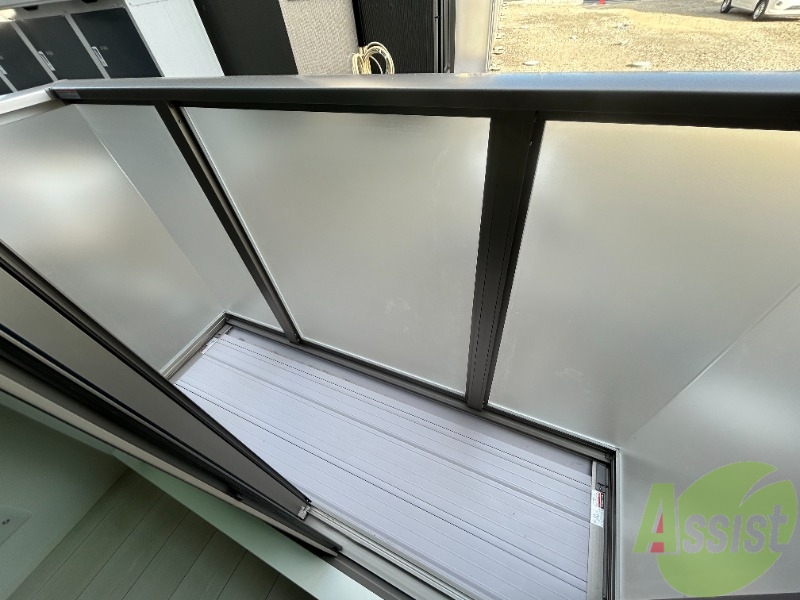 バルコニー　バルコニーは洗濯物を干すのに十分な広さがありますね。