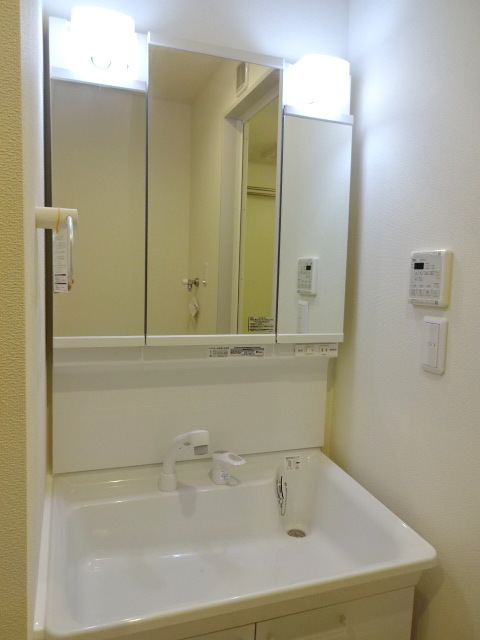 洗面設備　★身だしなみにはシャンプードレッサー★